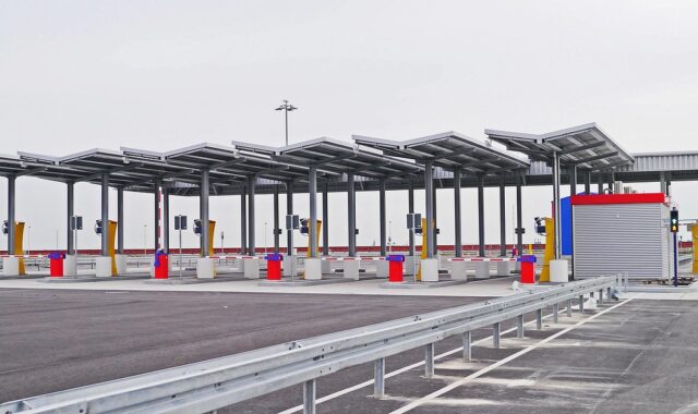 truck customs clearance, new building, modern, wilhelmshaven, jade-weser-port, opening, test phase, transport system, industry, cargo handling, horizontal, empty, motorway connection, barriers, traffic lights