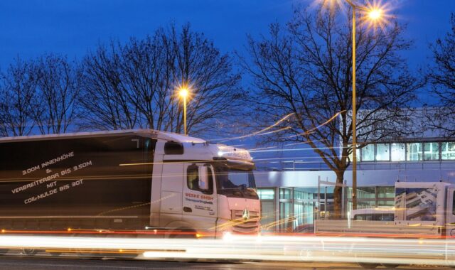 truck, transport, vehicle, vice, traffic, commercial vehicle, automobile, night, light, road, logistics, truck, truck, truck, logistics, logistics, logistics, logistics, logistics