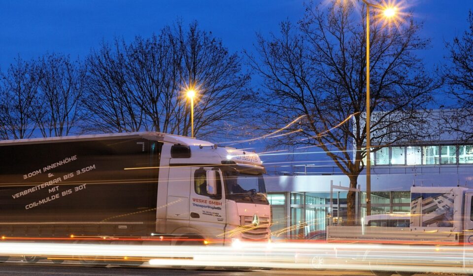 truck, transport, vehicle, vice, traffic, commercial vehicle, automobile, night, light, road, logistics, truck, truck, truck, logistics, logistics, logistics, logistics, logistics