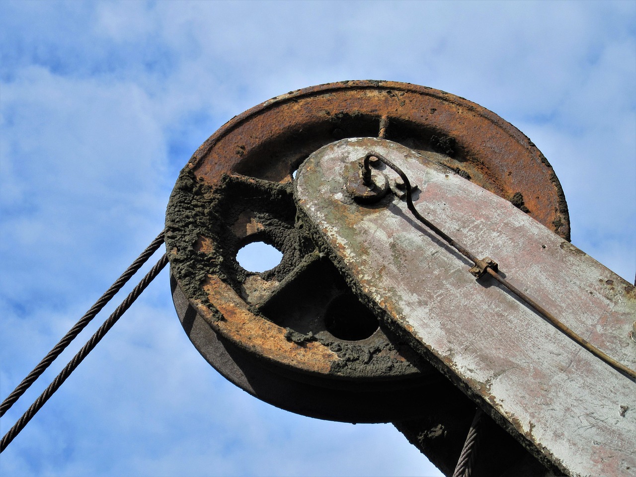 conveyor wheel, conveyor system, rope, stole, framework, mining, industry, industrial heritage, duisburg, landscape park, ruhr area