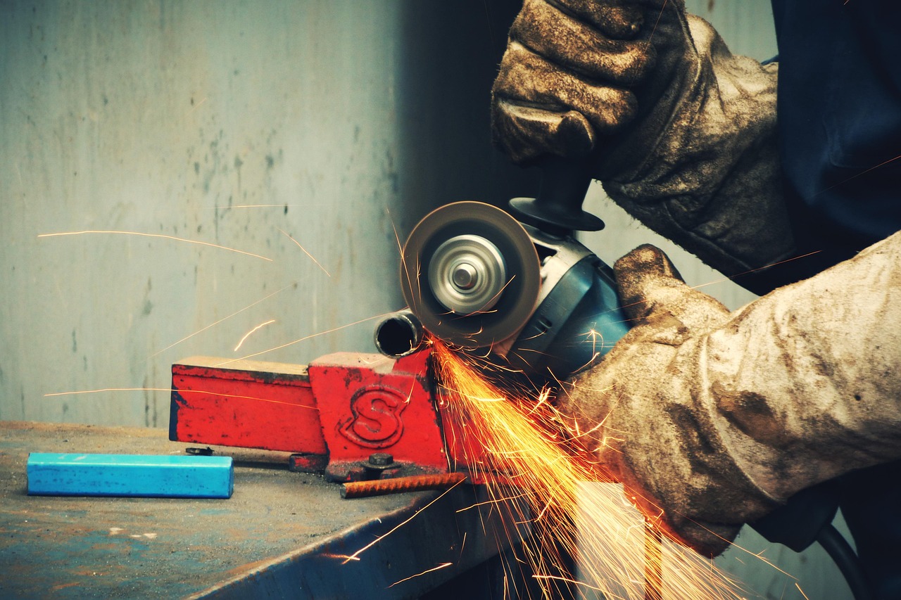 emery, angular, emery angular, spark, job, employee, working, cut off, cutting, glove, gloves, personal protection, employee, employee, employee, employee, employee, glove, gloves, gloves, gloves