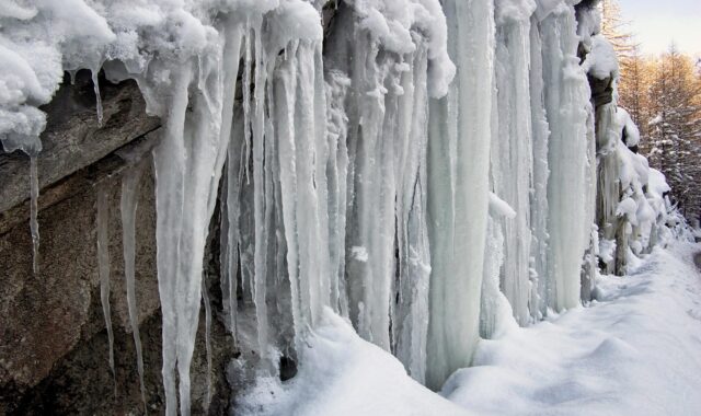 icicles, ice water, mountain, nature, winter, ice flow, snow, frost, cold, frozen wall, close, scenic