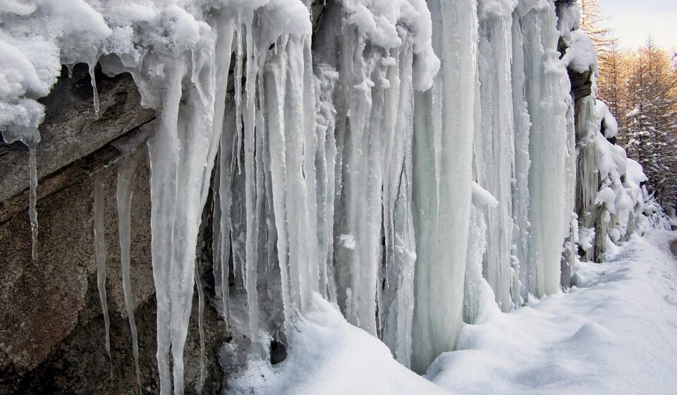 icicles, ice water, mountain, nature, winter, ice flow, snow, frost, cold, frozen wall, close, scenic